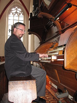 Karras an der Sauer Orgel der Thomaskirche Leipzig