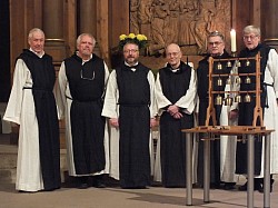 Männerschola im Hohen Chor der Klosterkirche