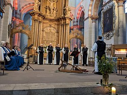 Frauen- und Männerschola im Hohen Chor 2023