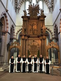 Die Männerschola im Hohen Chor der Klosterkirche